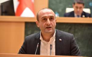 დეპუტატი იაგო ხვიჩია აცხადებს, რომ ფიზიკურად გაუსწორდნენ