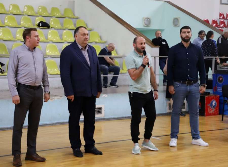 ქუთაისის  სპორტის სასახლეში კრივში აკაკი კაკაურიძის სახელობის  საერთაშორისო ტურნირი გაიხსნა
