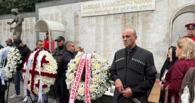 &ldquo;გიერთდებით იმ ადამიანთა თავგანწირვისა და სიმამაცის გახსენებაში, რომლებმაც სიცოცხლე გაწირეს სამშობლოს დასაცავად&rdquo;&nbsp;- აშშ-ის საელჩო