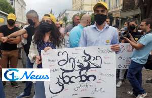 "ჩვენ ვიმსახურებთ თავისუფალ მედიას" - ბათუმში აჭარის ტელევიზიასთან აქცია გაიმართა