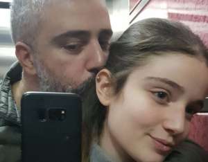 "გავიგე, რომ ჩემს 15 წლის ქალიშვილს ერთი სრულწლოვანი ტიპი სიცოცხლის მოსპობით ემუქრებოდა, თუ...&ldquo;