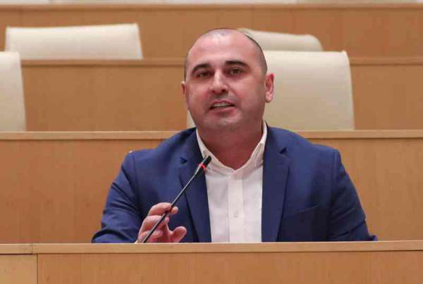 &quot;ხალხს უნდა ჰქონდეს პასუხები და არა ცინიზმი, დაცინვა - ყველა ვხედავთ, როგორ არის საქართველოში შემოსული საწვავი ორჯერ გაძვირებული&quot; - ლევან ხაბეიშვილი