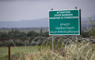 რუსეთის საოკუპაციო ძალების წარმომადგენლებმა სოფელ კოშკის მიმდებარე ოკუპირებულ ტერიტორიაზე საქართველოს ორი მოქალაქე დააკავეს