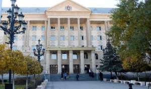 სასამართლომ მარიტა მეფარიშვილის გარდაცვალების საქმეზე მერიის გარემოს დაცვის საქალაქო სამსახურის ყოფილ უფროსს და &bdquo;ექსპერტიზა, მშენებლობა, დიზაინის&ldquo; სპეციალისტს პატიმრობა შეუფარდა