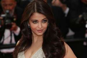 COVID-19-ით ინფიცირებული აიშვარია რაი კლინიკაში გადაიყვანეს