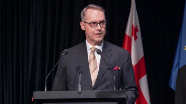 ,,ბატონი პაპუაშვილი ჯამში 21 წელი იყო გერმანულ ანაზღაურებაზე&rdquo; &ndash; პეტერ ფიშერი