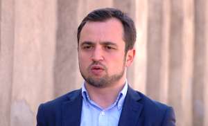 "ქოცებს პანდემიასთან ბრძოლა სიცხის გაზომვა და ცენტრალური ქუჩების მორეცხვა ჰგონიათ"