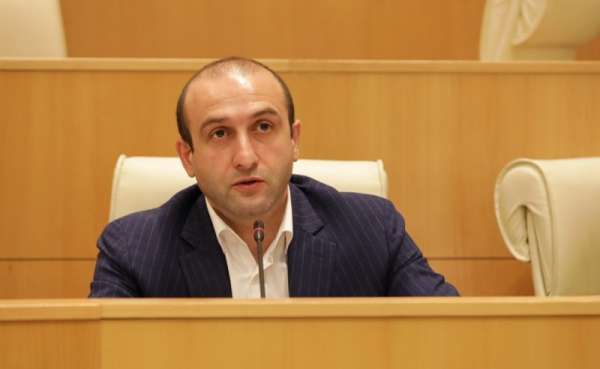 &quot; საკითხების განხილვა უკუღმა დაიწყეს - მართლა ვერაფერი გავიგე ამ შეხვედრაზე, თუ გამრავლების ტაბულა არ იცით, ლოგარითმებზე ხომ არ მიხვალთ პირდაპირ?! &quot;- იაგო ხვიჩია