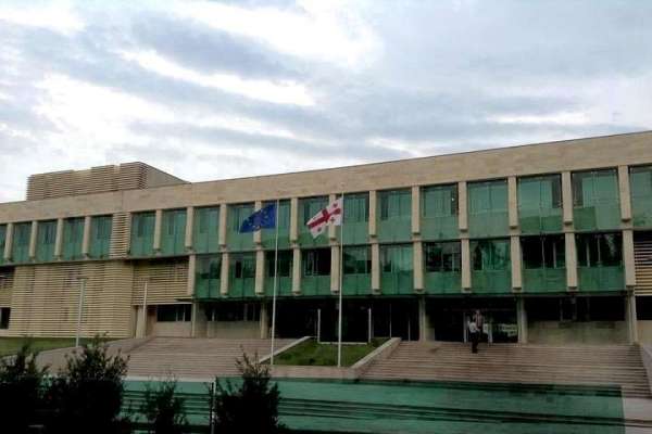 "დაკავებულია სუს-ის ყოფილი და ამჟამად შსს-ს მოქმედი თანამშრომელი, რომელსაც ბრალი სახელმწიფო უსაფრთხოების სამსახურიდან საიდუმლო ინფორმაციის გატანაში ედება"