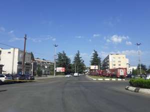 მძევლების განცხადებით &ldquo;საქართველოს ბანკის&ldquo; ფილიალზე თავდამსხმელი ჯერჯერობით არავის ათავისუფლებს და არც არავის ჩაანაცვლებს