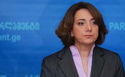 სალომე სამადაშვილმა მამუკა მდინარაძეს მიმართა - რუსული კანონი უკან რომ არ წაგეღოთ, კანდიდატის სტატუსს მიიღებდით? დემაგოგიაში ვის ეჯიბრები?