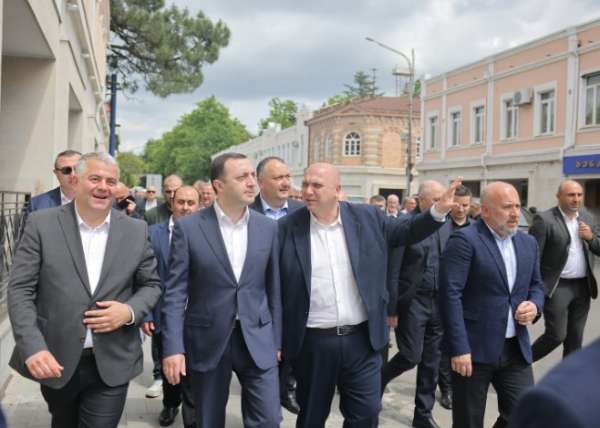 პრემიერ-მინისტრმა ქუთაისში, პროგრამის, „განახლებული რეგიონების&quot; ფარგლებში მიმდინარე სამუშაოები დაათვალიერა