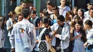 განათლების სამინისტრო &bdquo;ბოლო ზართან&ldquo;, ბანკეტებსა და ექსკურსიებთან დაკავშირებით სკოლებს რეკომენდაციებით მიმართავს