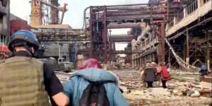 უკრაინელი დეპუტატის განცხადებით, 156-მა ადამიანმა ალყაში მოქცეული მარიუპოლიდან გამოაღწია, მაგრამ 30 ბავშვი &bdquo;აზოვსტალის&ldquo;ქარხანაში რჩება