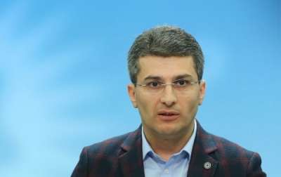 "დიდი ბოდიში ყველა მაიმუნთან, მაგრამ ეს კაცი ჩვეულებრივი მაიმუნია"