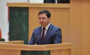 "რატომ აწამებთ ადამიანებს კარვებში, 38 გრადუს სიცხეში?" - თალაკვაძე ოპოზიციას