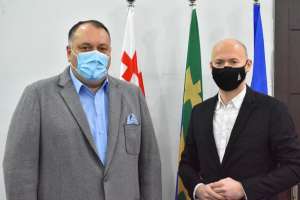 ქუთაისში პოლონეთის ქვემო სილეზიის სავოევოდოს მარშალის ოფისის საერთაშორისო ურთიერთობის დეპარტამენტის ხელმძღვანელი კარლ ფშივარა იმყოფებოდა