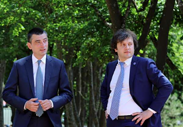 &quot;ეს სიტყვები გაიგონა გახარიამ და მაშინვე გაიწია ირაკლი კობახიძეზე&quot; - სკანდალური თათბირის დეტალები