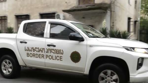 სასაზღვრო პოლიციამ უცხო ქვეყნის ოთხი მოქალაქე საქართველოს სახელმწიფო საზღვრის უკანონოდ, ჯგუფურად გადაკვეთის მცდელობის ფაქტზე დააკავა