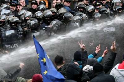 "დემოკრატიის მბჟუტავი შუქურა რუსეთთან ახლოს" - რას წერს უცხოური პრესა საქართველოში მიმდინარე პროცესებზე?