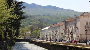 დაშავებულები არ არიან, დაზიანებულია გზის სავალი ნაწილი &ndash; რა ვითარებაა ტყიბულში, სადაც მეწყერი ჩამოწვა