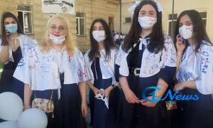 &bdquo;ცხოვრების ახალ ეტაპზე გადავდივარ"-&nbsp;ქუთაისის პირველი საჯარო სკოლის მოსწავლეები