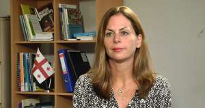 ლორა თორნტონი მოუწოდებს მომიტინგეებს საქართველოში პროტესტი სამოქალაქო დაუმორჩილებლობასა და გაფიცვაში გადაიყვანონ