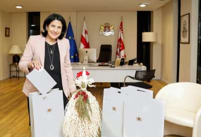 საქართველოს პრეზიდენტმა ბავშვთა სახლებისა და ხანდაზმულთა პანსიონატების ბენეფიციარებს ახალი წელი მიულოცა