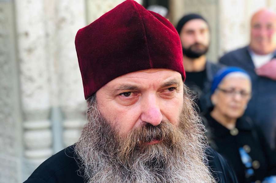 &quot;ყოფნა-არყოფნის ზღვარზე ვართ, გგონიათ, ქუჩაში ვინმე ირბენს და დავუთმობთ?&quot; - მეუფე იაკობი