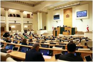 სკოლებში გამოსაშვები გამოცდების გაუქმების ინიციატივა ჩავარდა