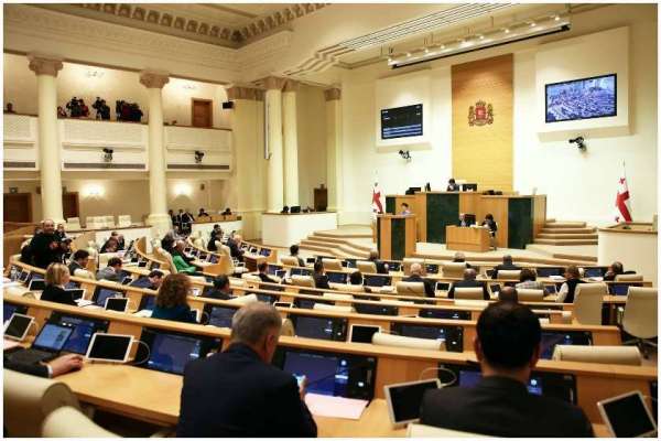 სკოლებში გამოსაშვები გამოცდების გაუქმების ინიციატივა ჩავარდა