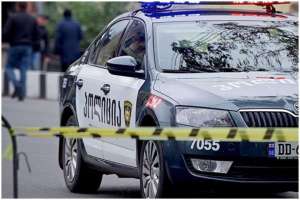 პოლიციამ დააკავა პირები, რომლებმაც თბილისში, ერთ-ერთი რესტორნის მიმდებარედ სხვადასხვა სახის დაზიანებები მიაყენეს პოლონეთის სამ მოქალაქეს, ხოლო ერთ-ერთმა ბრალდებულმა ბლაგვი საგნის გამოყენებით ფიზიკურად იძალადა მათზე