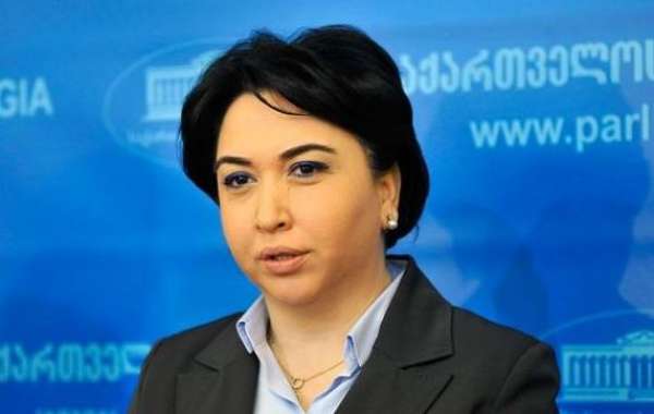 &quot;ნუ დაითვლით კოლეგებო, რამდენი ადამიანი დგას რუსთაველის გამზირზე&quot;-ეკა ბესელია