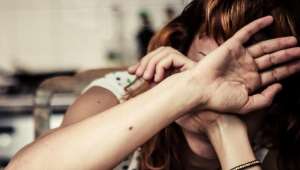 შსს-მ არასრულწლოვანზე ძალადობის ბრალდებით ბიძა და ბაბუა დააკავა