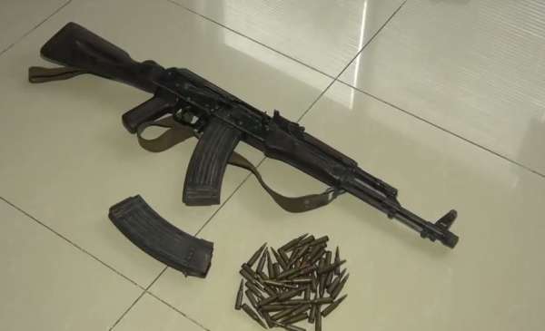 შსს-მ ცეცხლსასროლი იარაღებისა და საბრძოლო მასალის მართლსაწინააღმდეგო შეძენა-შენახვისა და ტარების ბრალდებით 3 პირი დააკავა