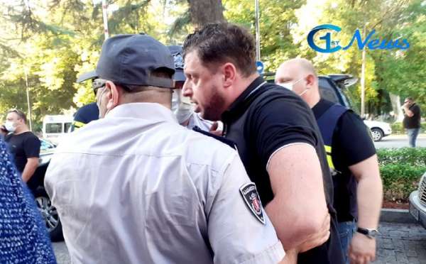 ქუთაისის მერიასთან &quot;ქართული ოცნებისა&quot; და &quot;ნაციონალური მოძრაობის&quot; წევრებს შორის სიტყვიერი დაპირისპირება იყო
