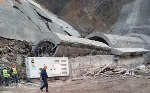 "მეწყრულმა პროცესებმა ჩამოშალა ერთ-ერთი უბნის დროებით მოპირკეთებული ზედაპირი, მიმდინარეობს ფერდის ჩამოწმენდა"