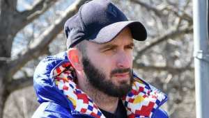 "უფროსებო, დადექით ბავშვების ბავშვობის სადარაჯოზე, ნუ ჩააცმევთ მათ ხუთი ზომით დიდ ფიქრს, ათი ზომით დიდ საქმეს, თხუთმეტი ზომით დიდ დარდს"