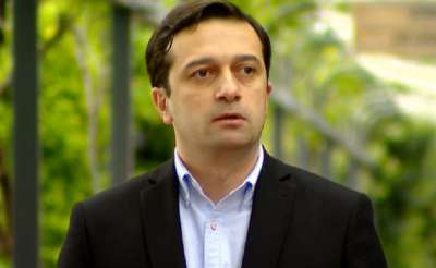 "ვანო მერაბიშვილი – 6 წელი და 9 თვე, ზურაბ ადეიშვილი – 6 წელი, დავით კეზერაშვილი – 5 წელი, ბაჩო ახალაია – 9 წელი, მეგის ქარდავა – 9 წელი, ალეკო – 13 წელი!"