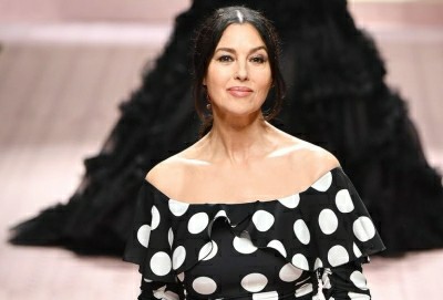მონიკა ბელუჩი Dolce &amp; Gabbana-ს ჩვენებაზე გამოვიდა (ფოტოები)