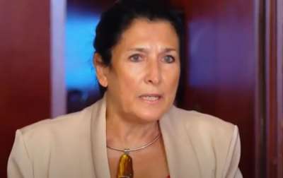"თქვენ არ იცით ქართული, ნუ მაბულინგებთ" - საქართველოს პრეზიდენტი (ვიდეო)