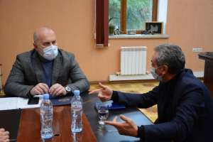 ზვიად შალამბერიძე შპს „იმერეთის აგროზონის“ დირექტორს არჩილ ბუკიას შეხვდა