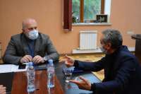ზვიად შალამბერიძე შპს „იმერეთის აგროზონის“ დირექტორს არჩილ ბუკიას შეხვდა