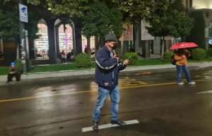 “ექიმი გიორგი ჩახუნაშვილი ზაჰესის იზოლატორშია გადაყვანილი - მის სახლთან 100-მდე საპოლიციო ძალა იყო, ჩაატარეს ჩხრეკა, თუმცა, მისთვის დაკავების საფუძვლები ცნობილი არ არის - მასთან კითხვები შეეხებოდა ათონელზე მიმდინარე პროცესებს” - ადვოკატი