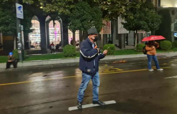 “ექიმი გიორგი ჩახუნაშვილი ზაჰესის იზოლატორშია გადაყვანილი - მის სახლთან 100-მდე საპოლიციო ძალა იყო, ჩაატარეს ჩხრეკა, თუმცა, მისთვის დაკავების საფუძვლები ცნობილი არ არის - მასთან კითხვები შეეხებოდა ათონელზე მიმდინარე პროცესებს” - ადვოკატი