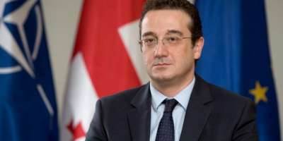 &quot;აბა, ჩვენ უნდა ჩავსულიყავით ამერიკაში?.. ელჩი იქ რას აკეთებს?“ - ბაქრაძის განცხადებას აბსურდი და უმეცრება უწოდეს