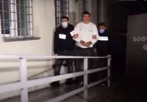 შსს მიხეილ სააკაშვილის სასჯელაღსრულების დაწესებულებაში გადაყვანის ვიდეოკადრებს ავრცელებს