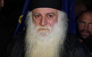 ,,პირველ რიგში, მე უნდა დავეცავი მეუფე შიოს სხვა ეპისკოპოსისგან, როცა ის მე მწვალებელს მეძახის, მაგრამ ამას არ აკეთებს&quot;- დოროთე ყურაშვილი