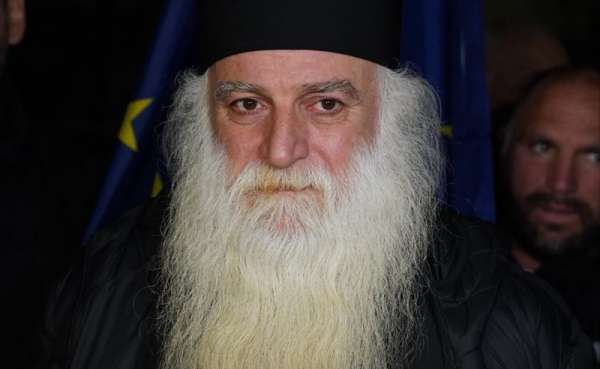 ,,პირველ რიგში, მე უნდა დავეცავი მეუფე შიოს სხვა ეპისკოპოსისგან, როცა ის მე მწვალებელს მეძახის, მაგრამ ამას არ აკეთებს&quot;- დოროთე ყურაშვილი