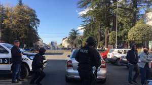 ზუგდიდში &bdquo;საქართველოს ბანკზე&ldquo; თავდამსხმელმა ერთი მძევალი გაათავისუფლა